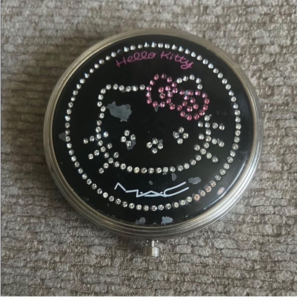 MAC Hello Kitty Compact Mirror Kouture medium plus sheer mystery powder Vintage